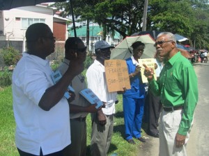 APNU Leader, David Granger interacts with some of the protestors in front of Office of the President. [iNews' Photo]
