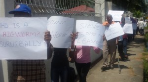 PPP supporters protesting in front of GECOM. [iNews' Photo]