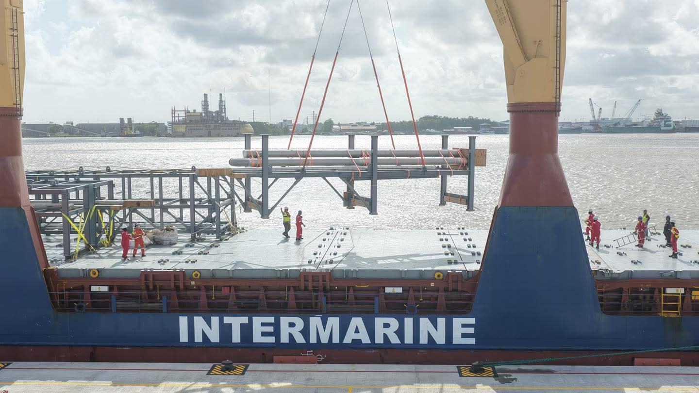 Gas-to-Energy Project advances with arrival of pipe racks