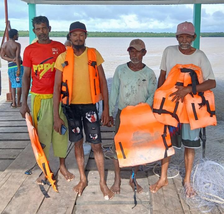 4 fishermen rescued after boat sinks off Atlantic Coast – INews Guyana