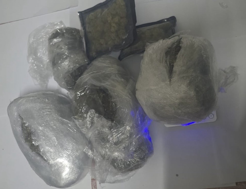 Linden man attempting to evade police caught with over 1.3kg of cannabis – INews Guyana Linden man attempting to evade police caught with over 1.3kg of cannabis – INews Guyana