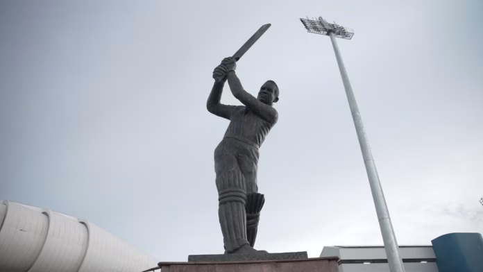Gary Sobers Statue Pic 1.jpg