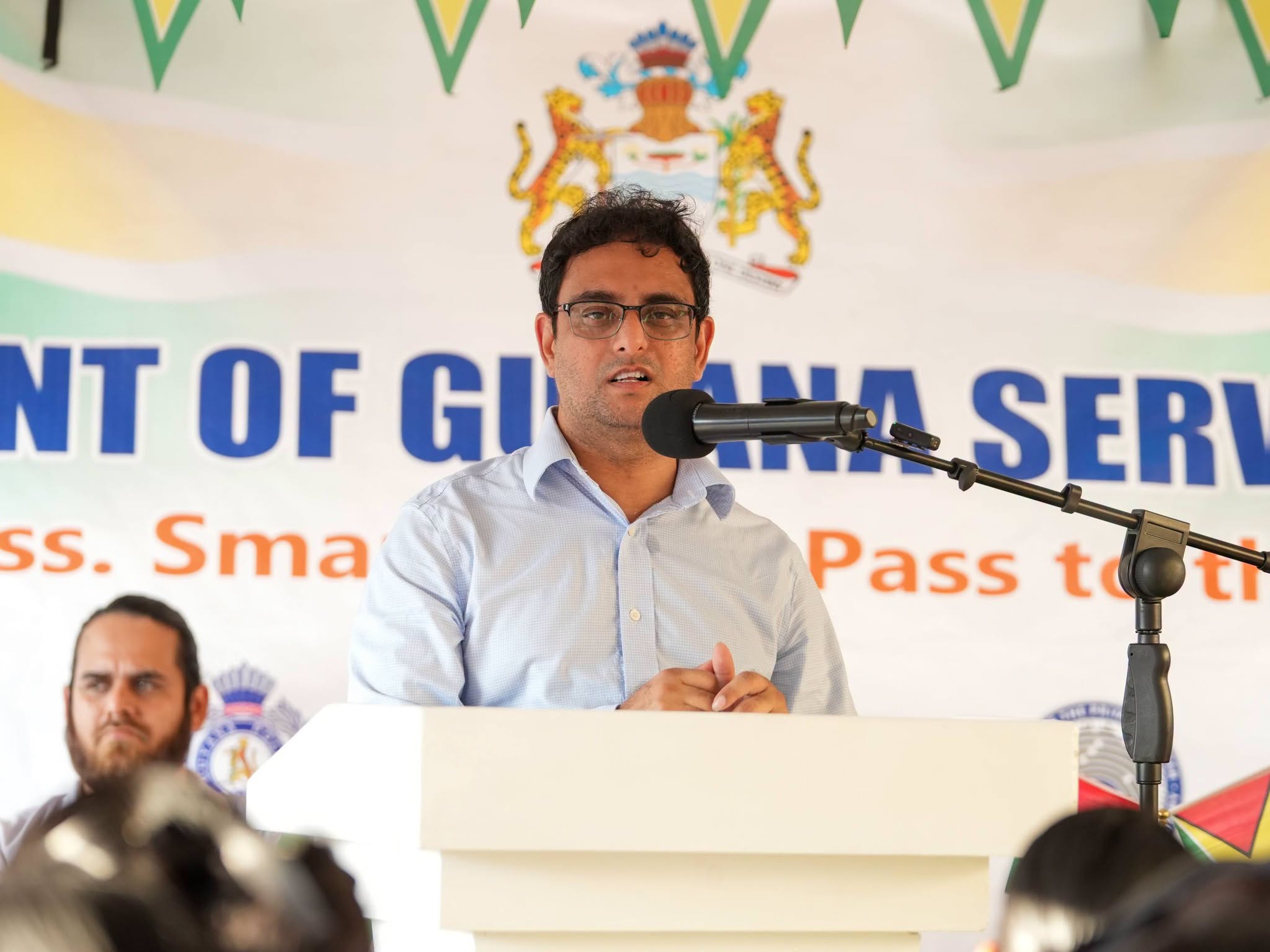 Public Service Minister rejects misinformation on e-ID cards