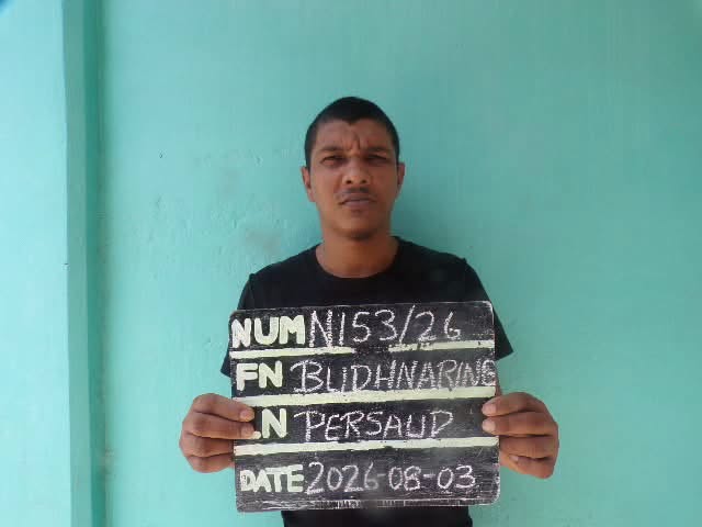 N/A Prison escapee recaptured while hiding in boat bow