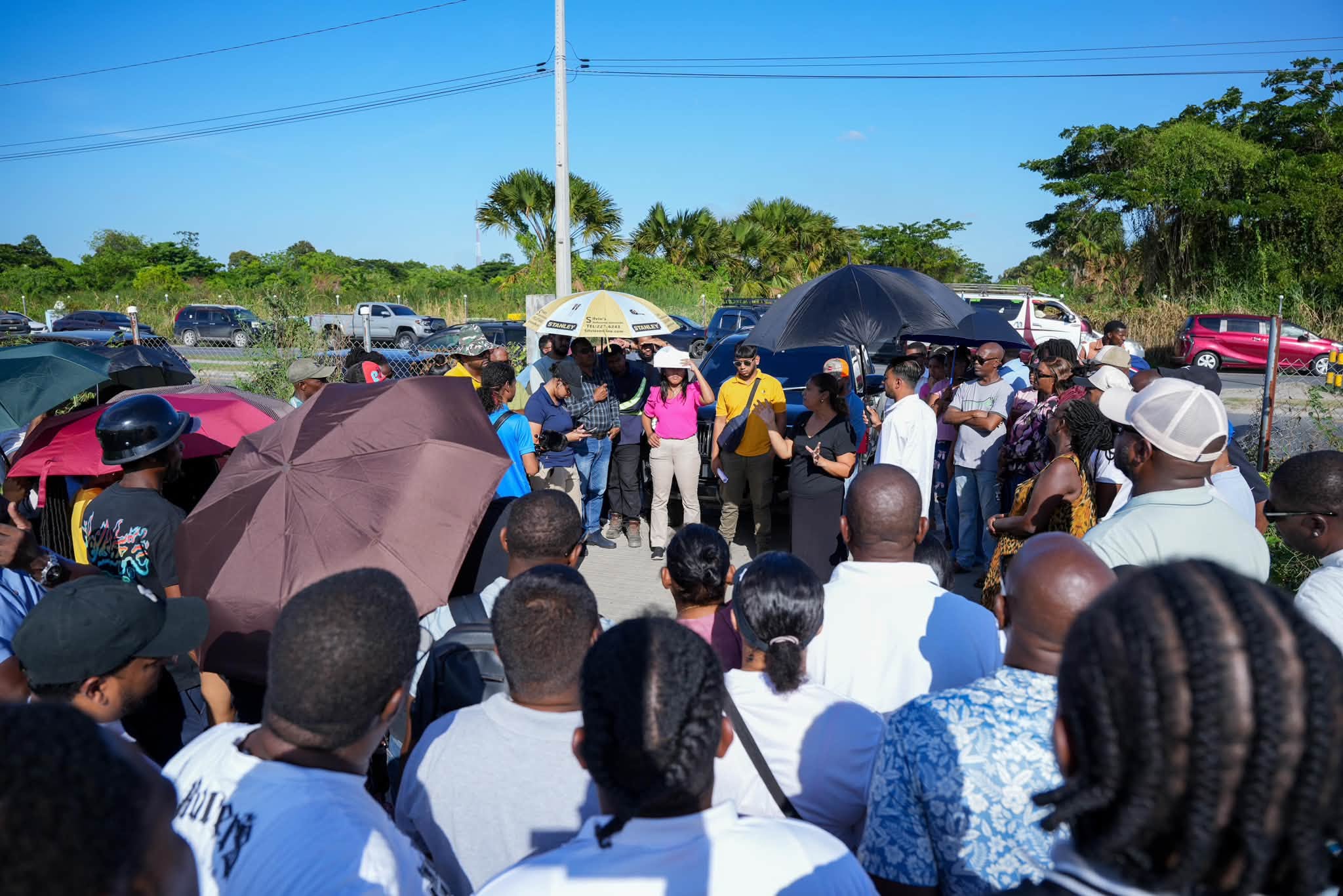 Cleaning of Le Repentir Cemetery: Contractors urged to complete work within stipulated time frame, required standard – INews Guyana